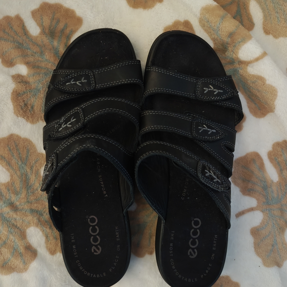 ECCO Black Leather Triple-Strap Comfort Sandals
